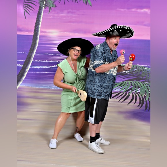 Meet your Posher, Elle - Picture 5 of 8